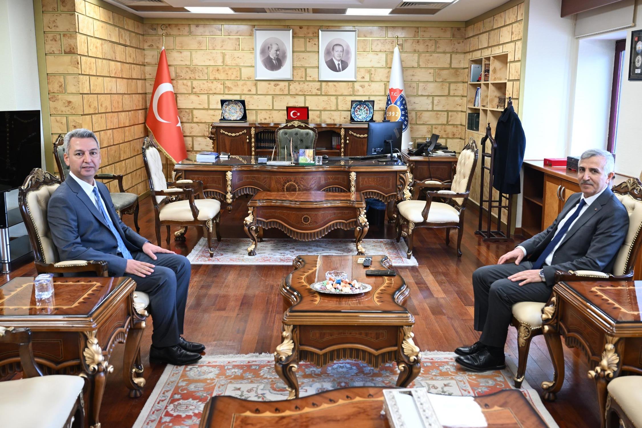 Vali Ünlüer’den Rektör Okumuş’a Hayırlı Olsun Ziyareti