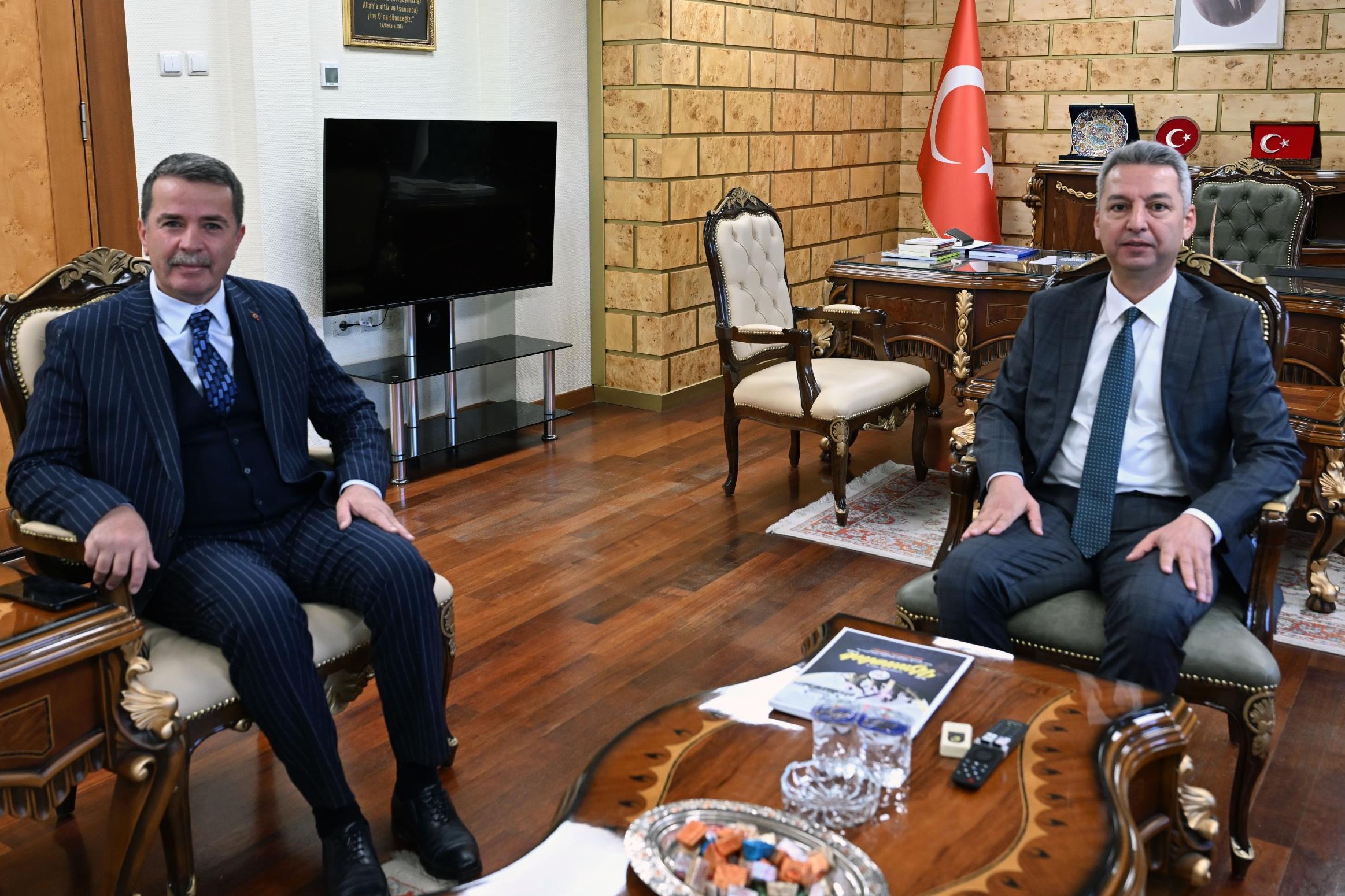 Osman Okumuş’tan, KSÜ Rektörü Prof. Dr. İbrahim Taner Okumuş’a Hayırlı Olsun Ziyareti