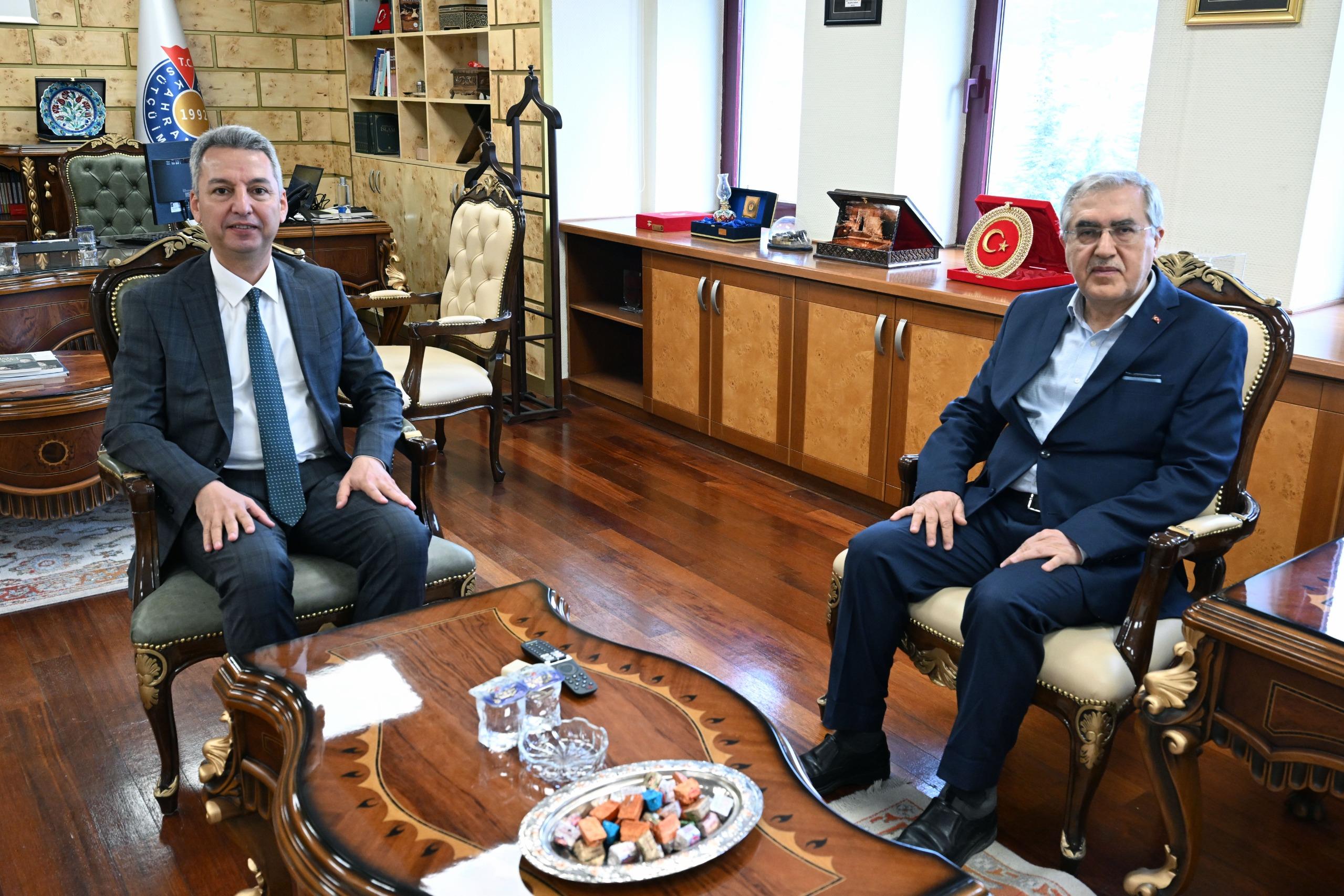 Üniversitemiz Eski Rektörü Prof. Dr. Niyazi Can’dan, Rektör Prof. Dr. İbrahim Taner Okumuş’a Ziyaret