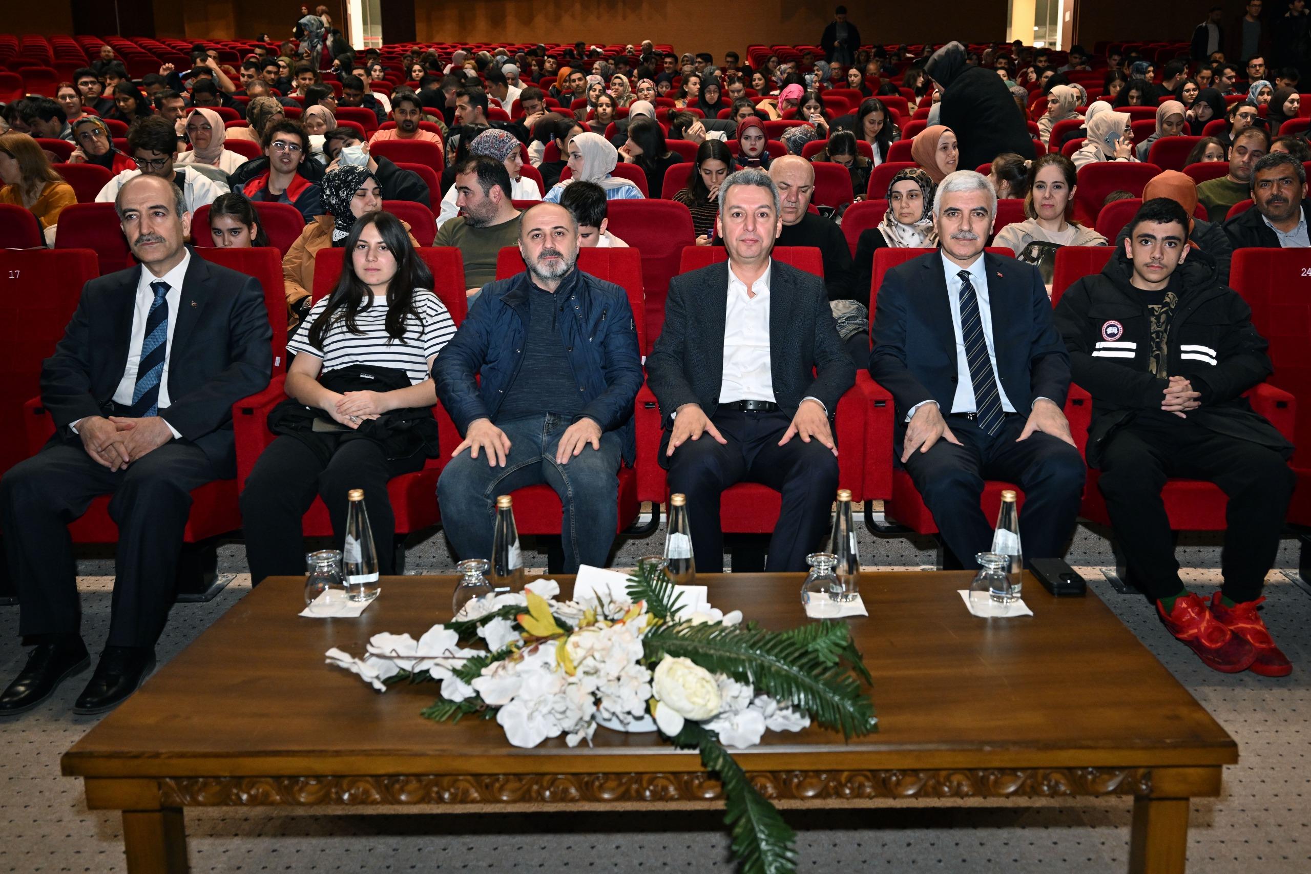 KSÜ’de “Firavunla Yüz Yüze” Adlı Tiyatro Oyunu Sahnelendi