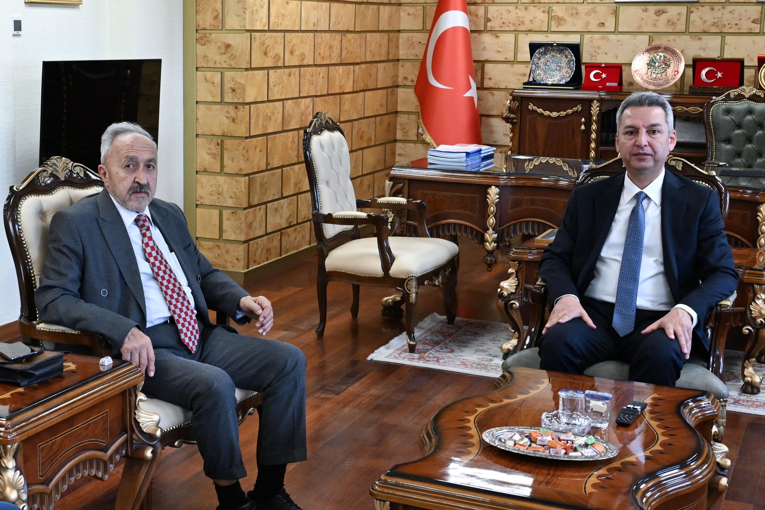 İstiklal Gazetesi Sahibi Gazeteci Bekir Vanlı, Rektör Okumuş’u Ziyaret Etti