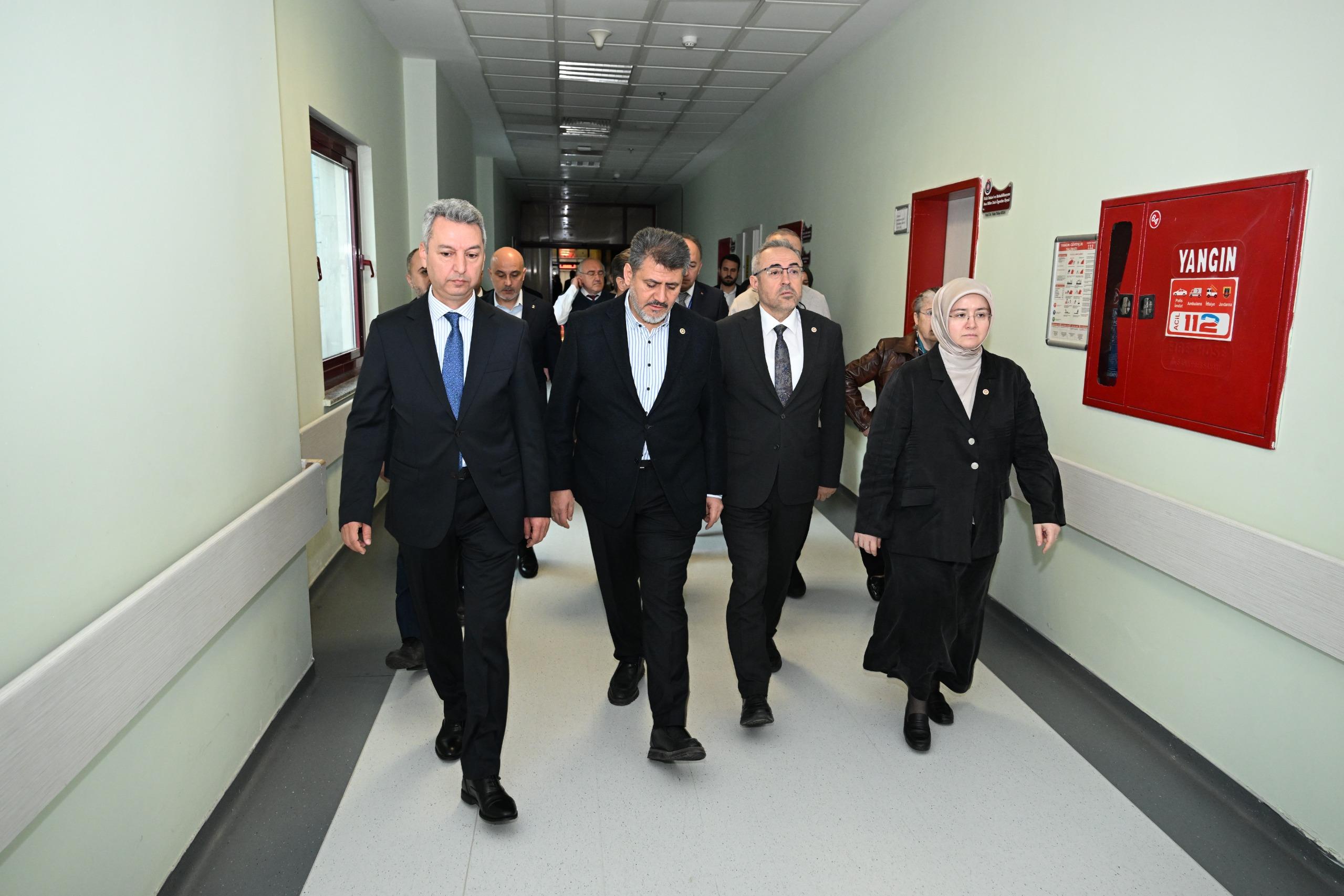 Milletvekillerinden Yaralı Öğrencilere Ziyaret