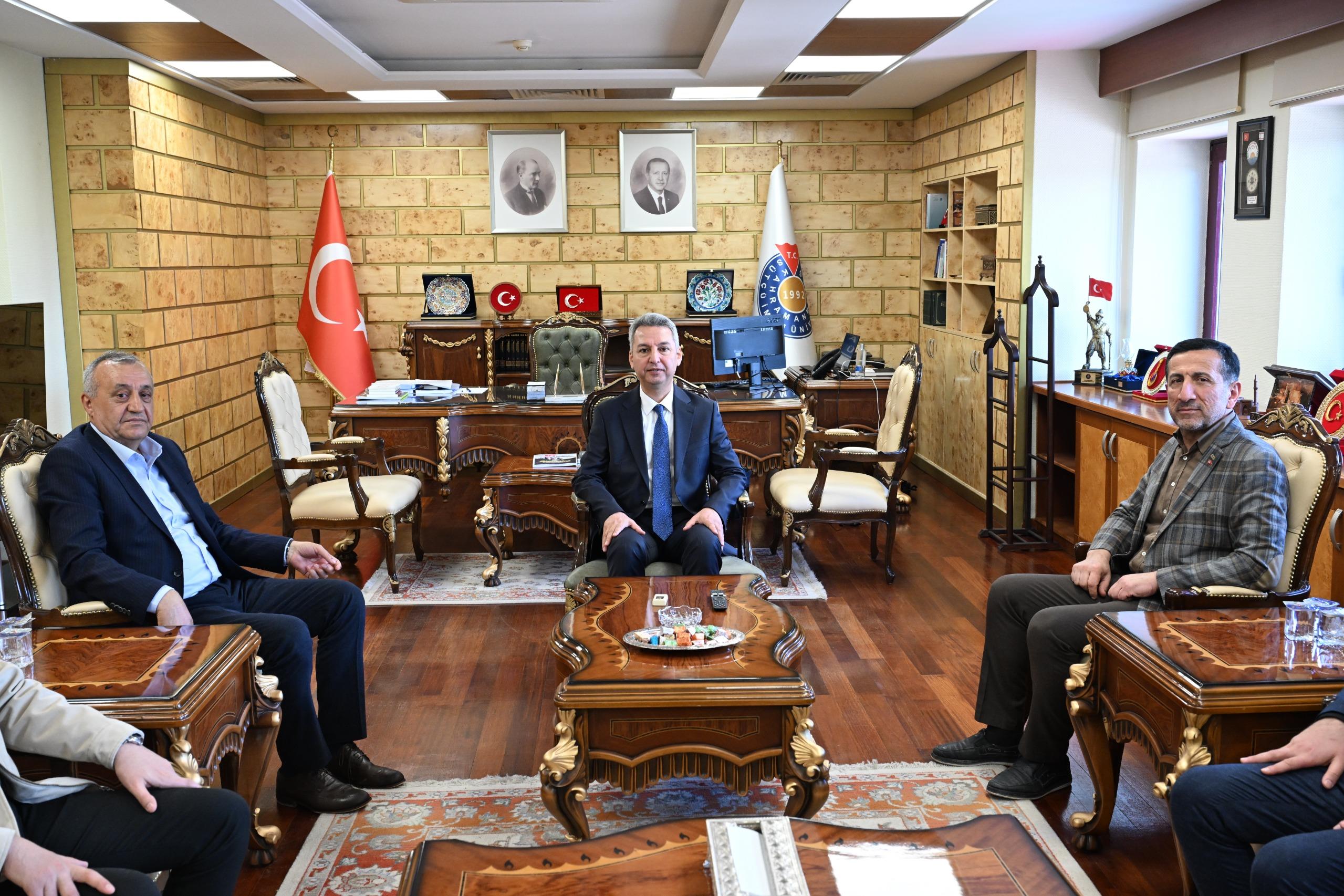 Elbistan Kent Konseyi Başkanı Kamber Yurdakurban ve Beraberindeki Heyet Rektör Okumuş’u Ziyaret Etti 