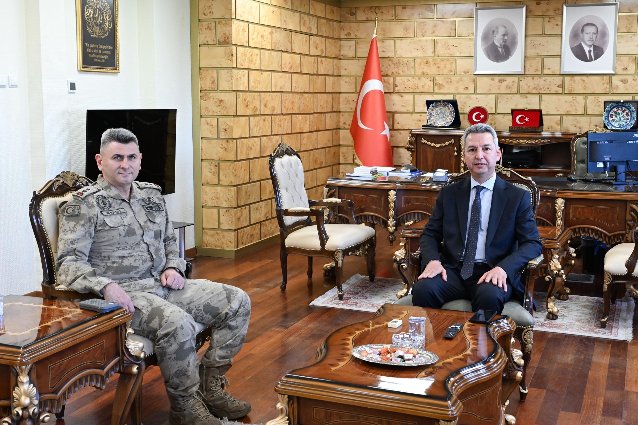 İl Jandarma Komutanı Tümgeneral Ali Gemalmaz’dan KSÜ Rektörü Prof. Dr. İbrahim Taner Okumuş’a Ziyaret