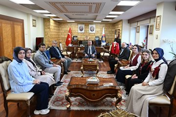 Eğitim Fakültesi Akademisyenleri ve Öğrencilerden KSÜ Rektörü Okumuş’a Ziyaret