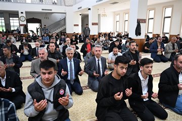 Ayser Çalık Ortaokulu’nda Hayatını Kaybedenler için KSÜ Merkez Cami’de Mevlit Programı Düzenlendi