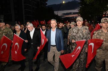KSÜ Rektörü Okumuş, 19 Mayıs Kortej Yürüyüşüne Katıldı
