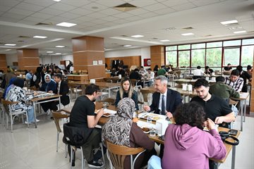 KSÜ Rektörü Prof. Dr. İbrahim Taner Okumuş Öğrencilerle Yemekte Buluştu