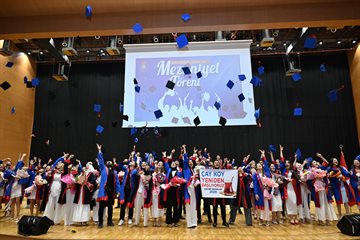 Spor Bilimleri Fakültesinde Mezuniyet Coşkusu