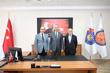 İnsan ve Toplum Bilimleri Fakültesinde Dekanlık Devir Teslimi Gerçekleşti