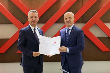 Rektör Okumuş, Atama Belgesini YÖK Başkanı Özvar’dan Aldı