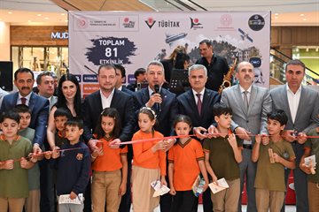 Rektör Okumuş, BİLİMFEST’te Öğrencilerle Buluştu