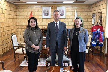 Rektör Okumuş, Ödüllü Arkeologları Makamında Ağırladı.