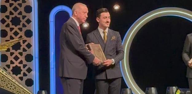 Öğrencimiz MEHMET ALİ SARITÜRK İlahiyatlar arası Kur'an-ı Kerim Güzel Okuma Yarışmasında TÜRKİYE BİRİNCİSİ olmuştur